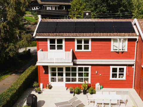 hus med solceller på taket hus med solceller på taket