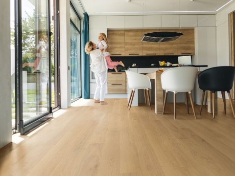 gjennomgående gulv laget av jeans på kjøkken og stue gjennomgående gulv laget av jeans på kjøkken og stue