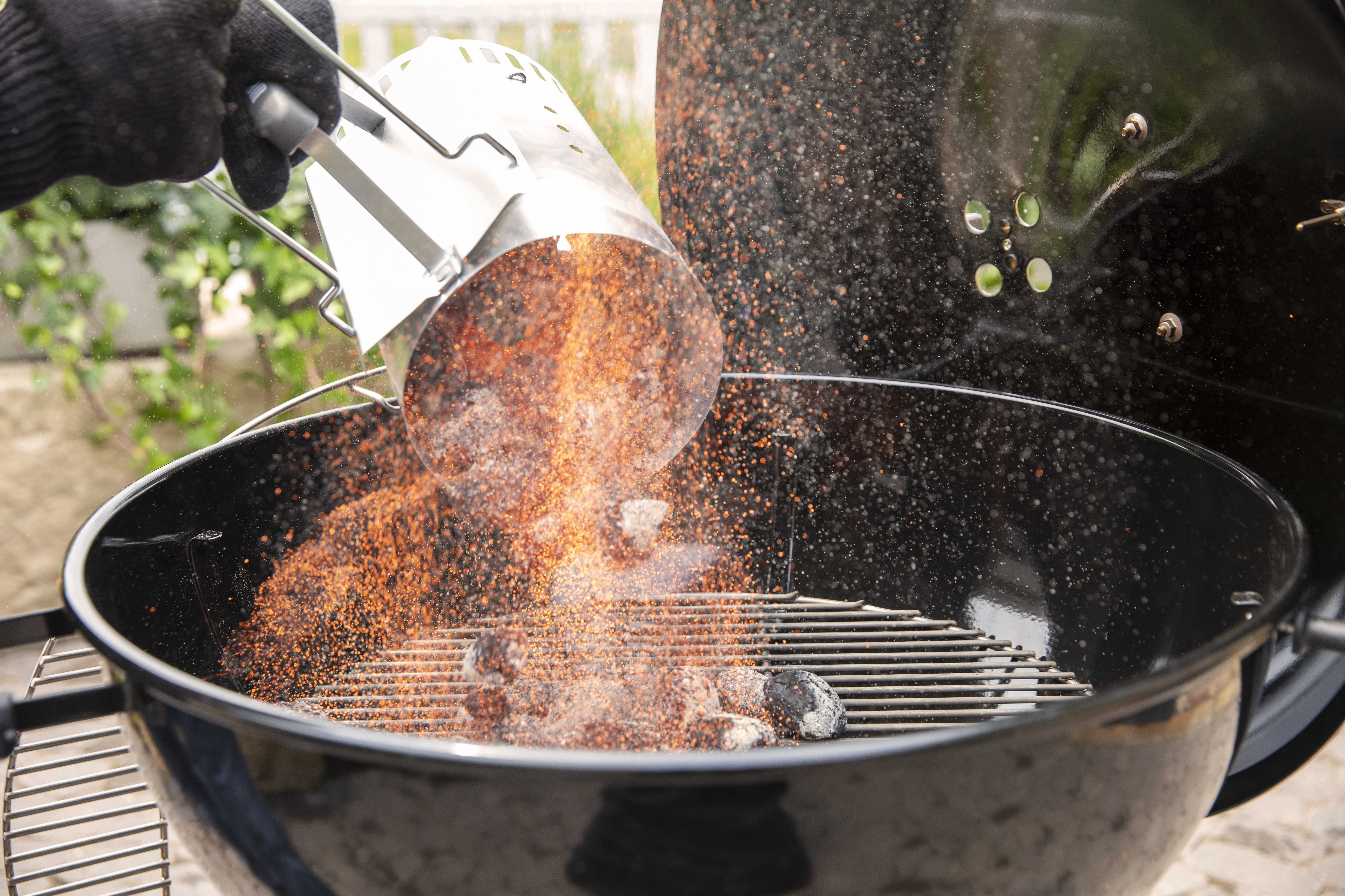 grill fra Broil King med middagsselskap i forkant grill fra Broil King med middagsselskap i forkant