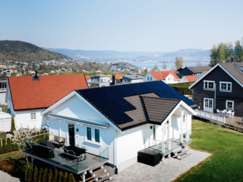 hus med solceller på taket